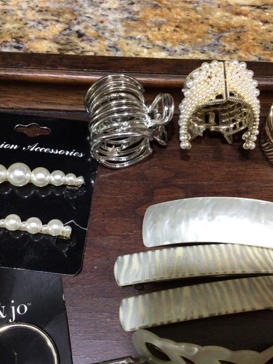 Tray of fashion hair Accessories. Some are Vintage all in great shape.